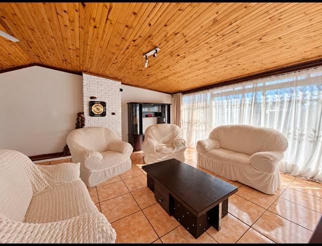 3 BEDROOM HOUSE FOR SALE IN THREE RIVERS